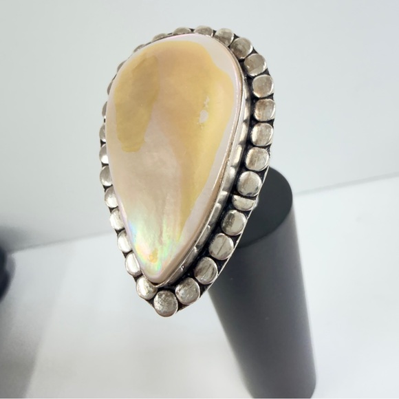 💕 Mother of pearl pear silver overlay 925 gemstone ring. Size 6 - Picture 3 of 9